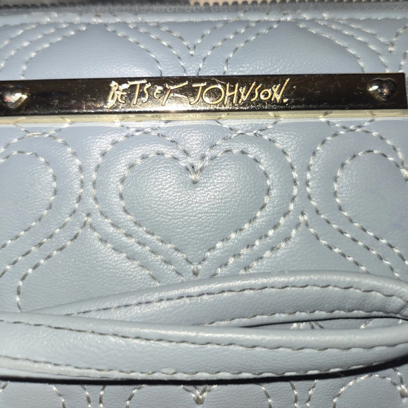 Betsey Johnson Blue Faux Leather Heart Stitched Zip Around Wallet/Wristlet - Picture 2 of 12